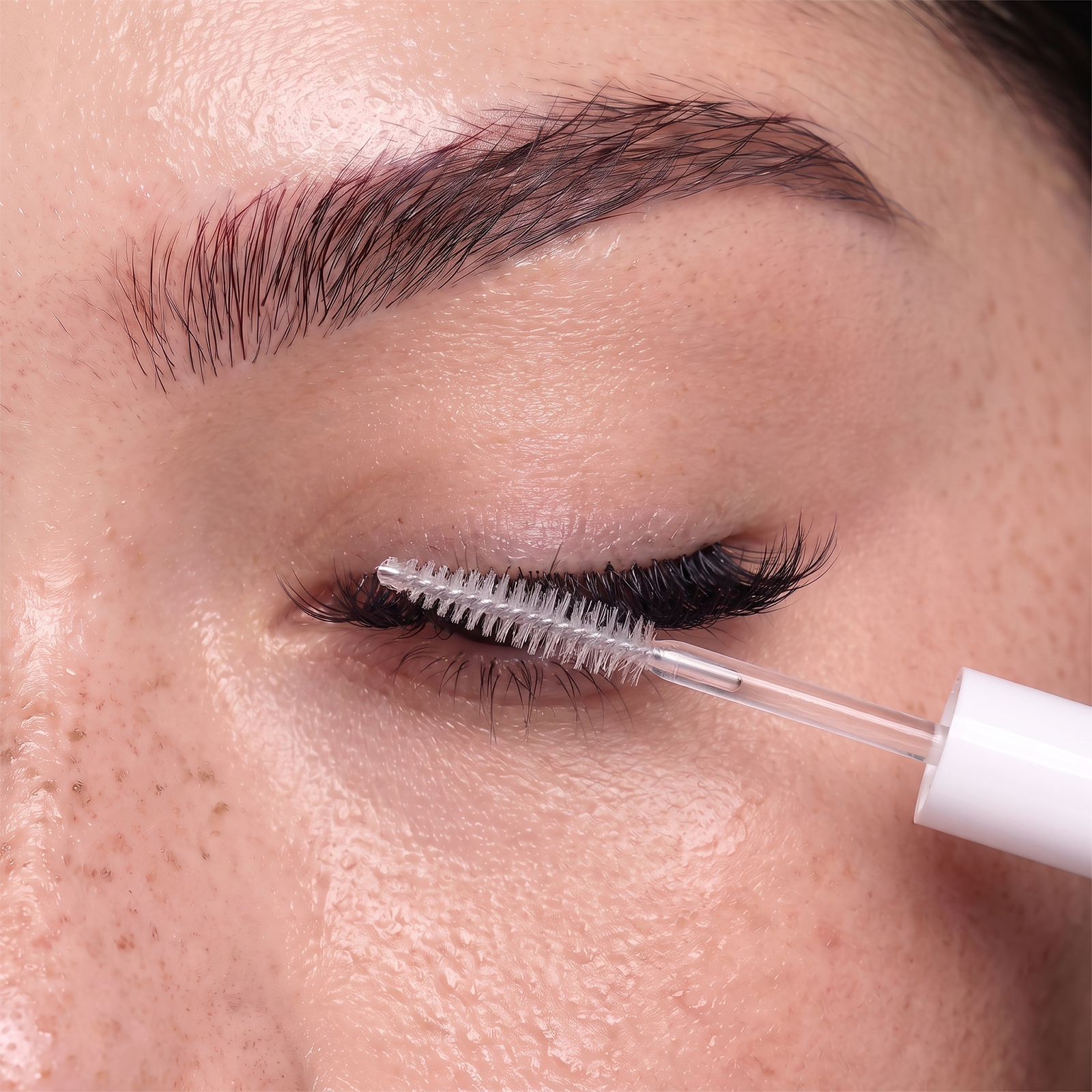 Apply Touched Seoul lash remover